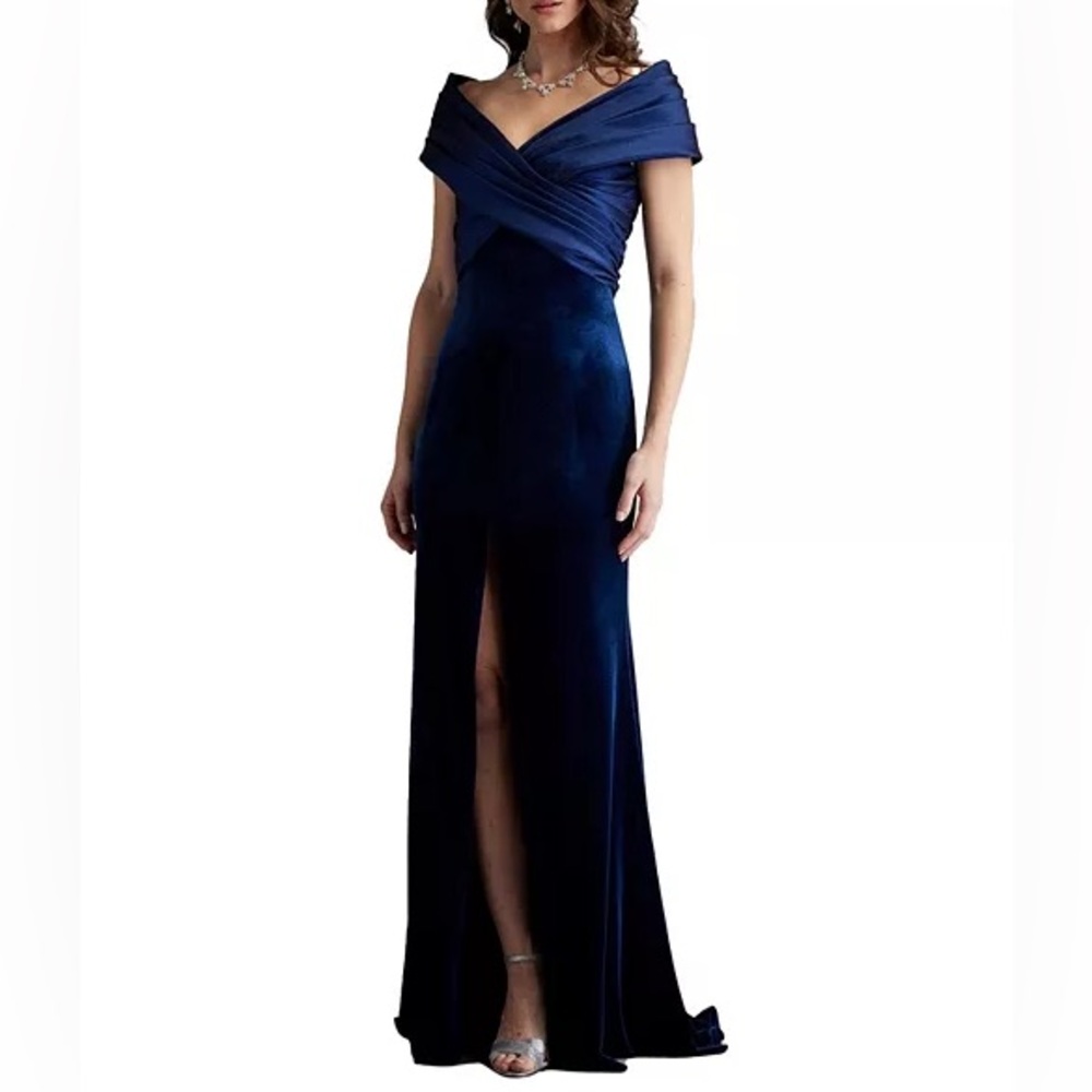 Tadashi Shoji Baxter Portrait Collar Gown. Size S Women 
#312